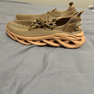 Brand new Men's Tan Sneakers